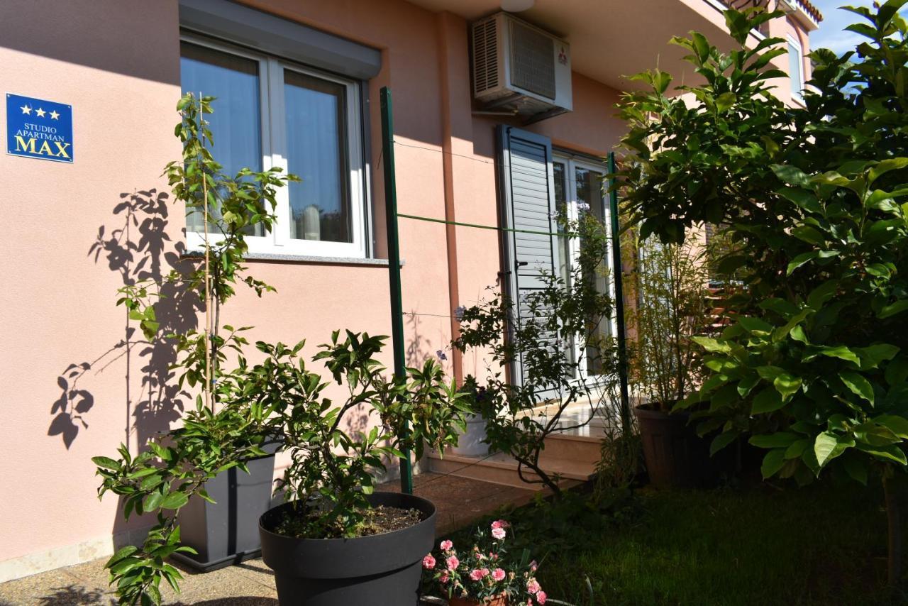 Studio Max With Parking Rovinj Exteriör bild