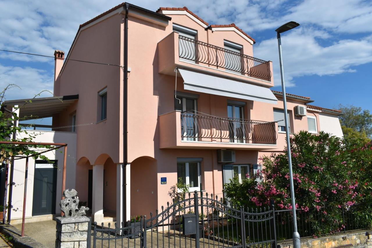 Studio Max With Parking Rovinj Exteriör bild