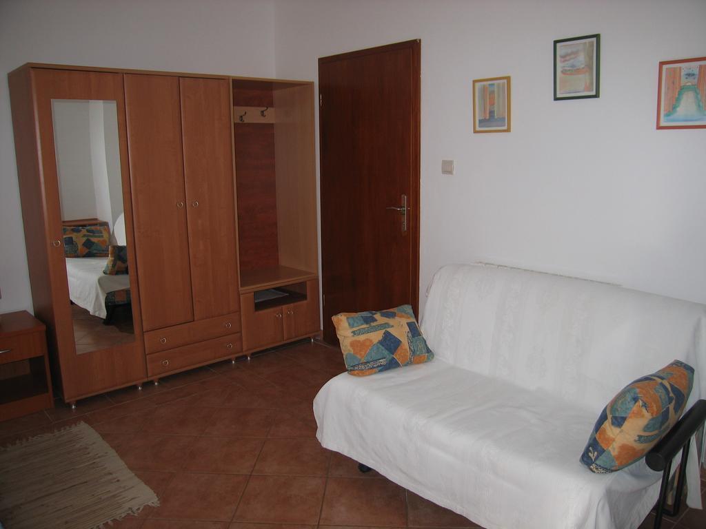 Studio Max With Parking Rovinj Exteriör bild